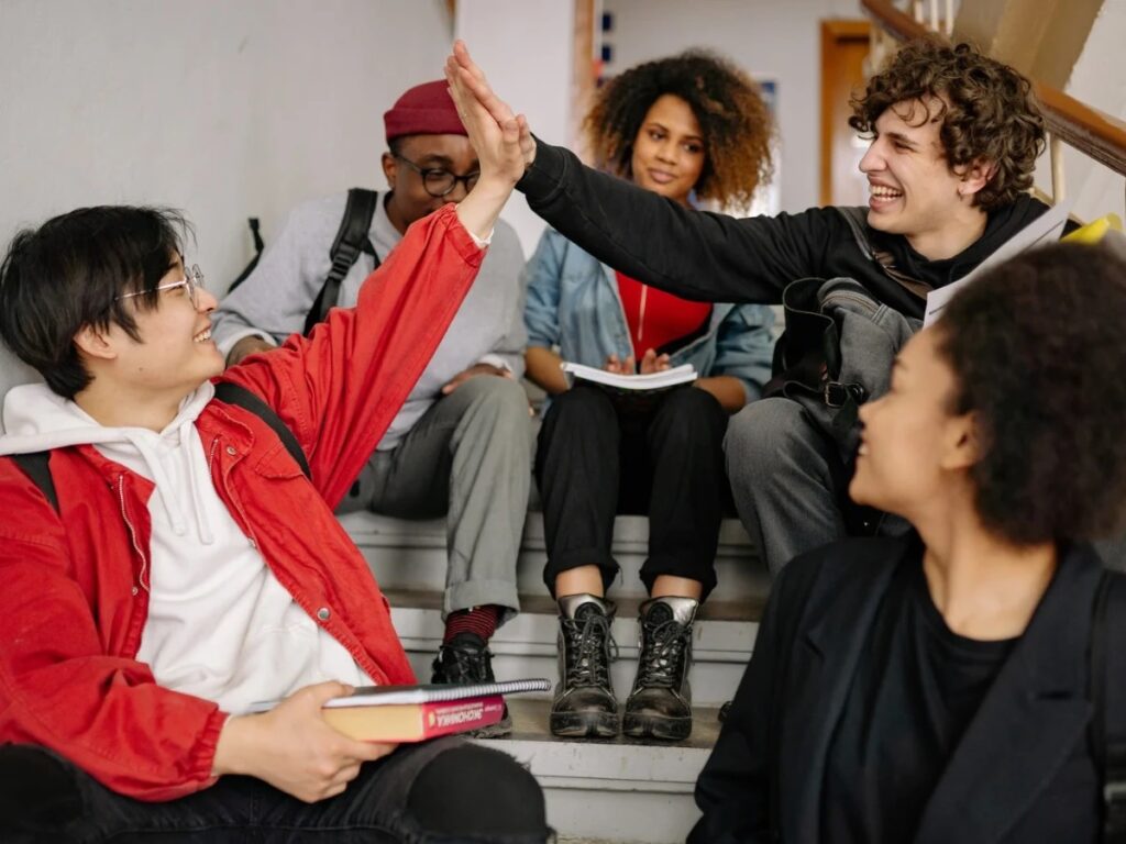 Teens showcasing 6 positive effects of peer pressure